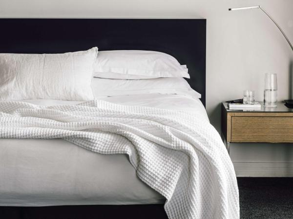 The Como Melbourne : photo 8 de la chambre two bedroom two bathroom apartment with kitchen and with spa bath