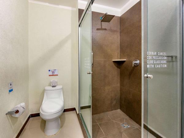 Comfort Inn Cancún Aeropuerto : photo 6 de la chambre chambre lit king-size standard - non-fumeurs