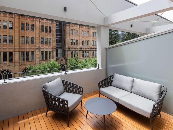 Novotel Sydney City Centre : photo 4 de la chambre chambre lit king-size supérieure avec balcon