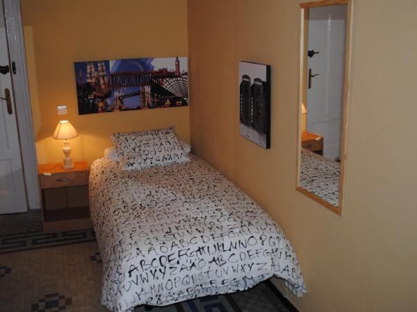 Pensión Santa Paula : photo 2 de la chambre chambre simple avec salle de bains commune