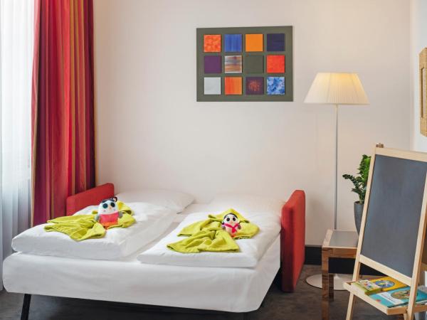 Mövenpick Hotel Berlin Am Potsdamer Platz : photo 5 de la chambre chambre lit king-size familiale