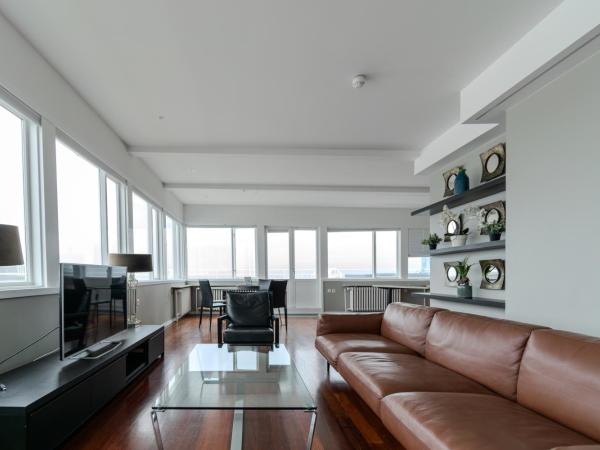 Midtown Hotel : photo 1 de la chambre suite lit king-size avec balcon