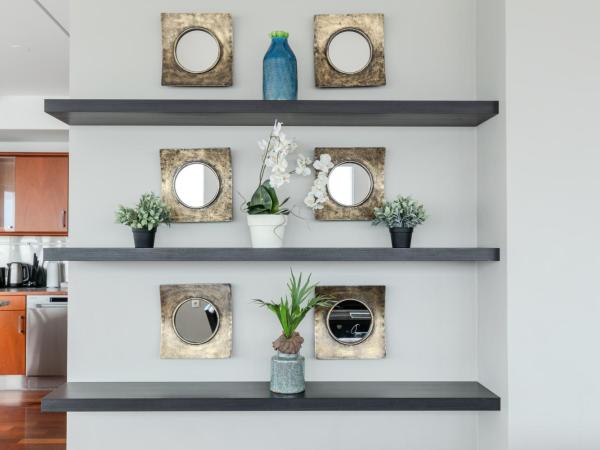 Midtown Hotel : photo 9 de la chambre suite lit king-size avec balcon