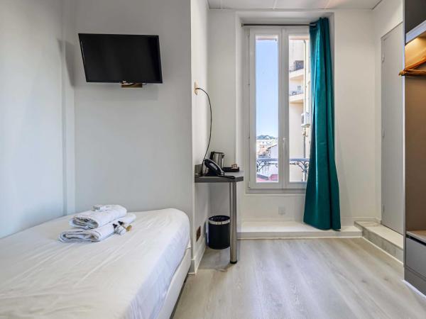 Hotel Avaton - 1 min du Palais - Cannes Centre : photo 8 de la chambre studio - vue sur mer