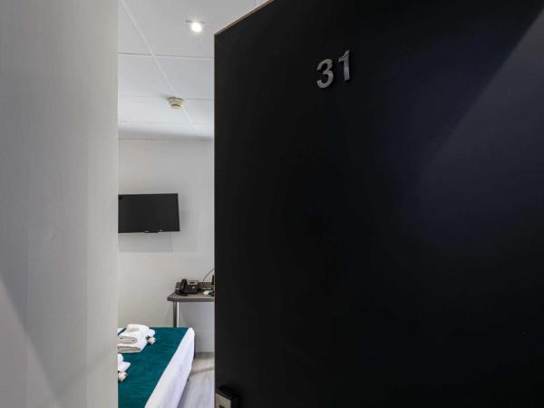 Hotel Avaton - 1 min du Palais - Cannes Centre : photo 10 de la chambre studio - vue sur mer