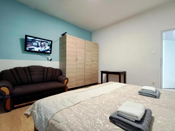 Guest House : photo 1 de la chambre chambre double avec salle de bains commune