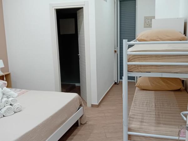 Vama House : photo 3 de la chambre chambre quadruple avec balcon 