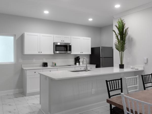 Ocean Escape Condos North : photo 2 de la chambre three-bedroom condo with balcony