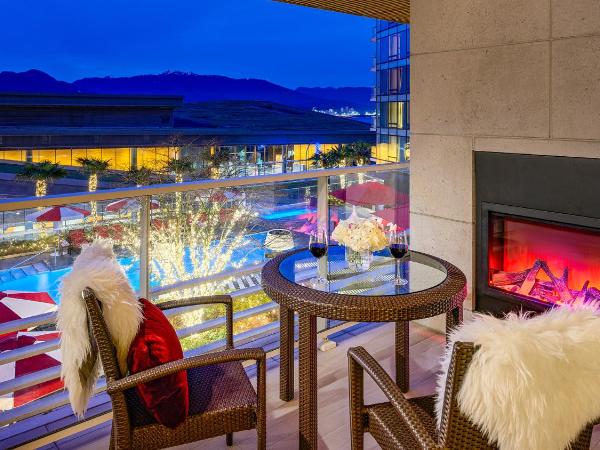 Fairmont Pacific Rim : photo 5 de la chambre chambre avec 2 lits queen-size de luxe - vue sur piscine