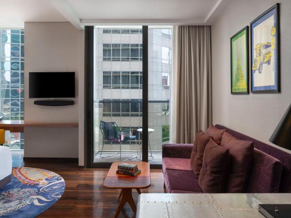 Hotel Indigo Bangkok Wireless Road, an IHG Hotel : photo 2 de la chambre chambre lit king-size premium avec balcon - vue sur ville - Étage supérieur