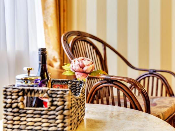 Hadley's Orient Hotel : photo 6 de la chambre family room + book parking for only $5