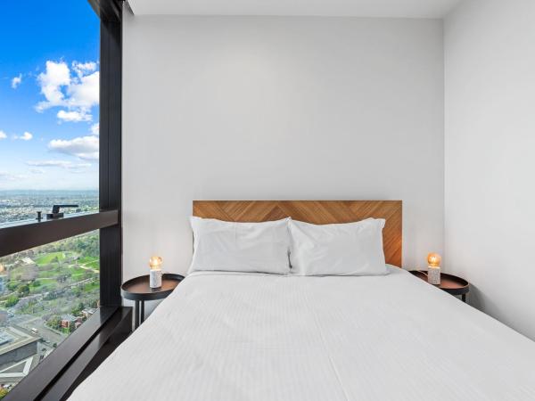 CLLIX Australia 108 Apartments : photo 1 de la chambre two-bedroom two bathroom sky high apartment