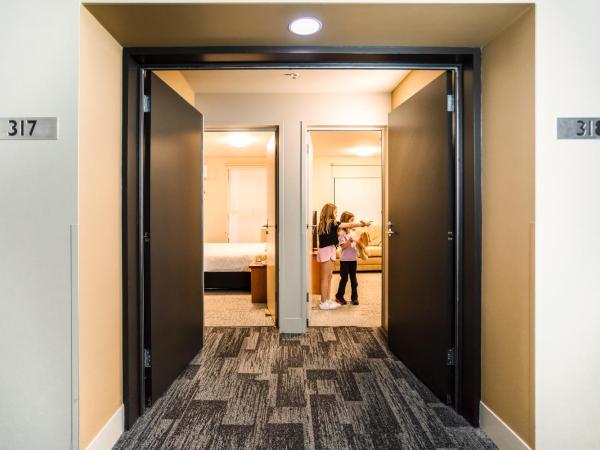 The Old Woolstore Apartment Hotel : photo 1 de la chambre three-bedroom connected loft apartment