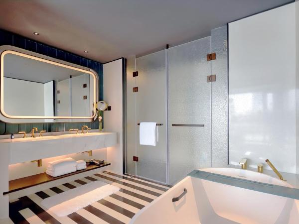 Sofitel Shanghai North Bund : photo 4 de la chambre prestige suite, club millesime access, 1 king size bed