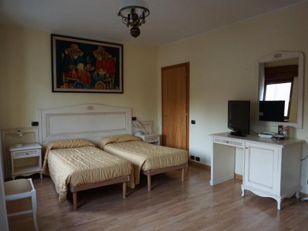 Hotel Siros : photo 4 de la chambre chambre triple