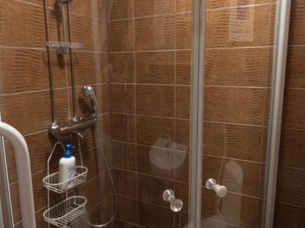 Aaria Bed and Breakfast : photo 1 de la chambre chambre lits jumeaux avec salle de bains commune