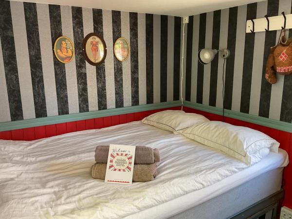 Grand Circus Hotel : photo 4 de la chambre the strong man's wagon