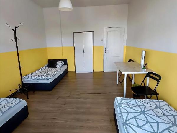 Hostel Stawowa : photo 4 de la chambre chambre triple avec salle de bains commune