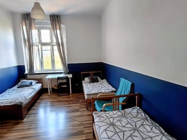 Hostel Stawowa : photo 6 de la chambre chambre triple avec salle de bains commune