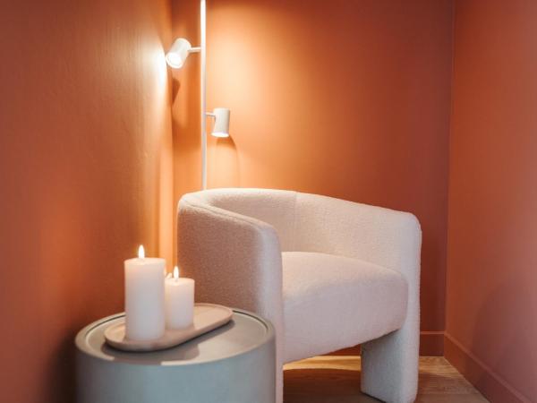 La Demeure de la Cité by Jean Bacou : photo 6 de la chambre chambre double avec salle de bains privative