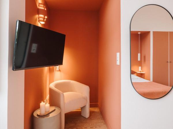 La Demeure de la Cité by Jean Bacou : photo 7 de la chambre chambre double avec salle de bains privative