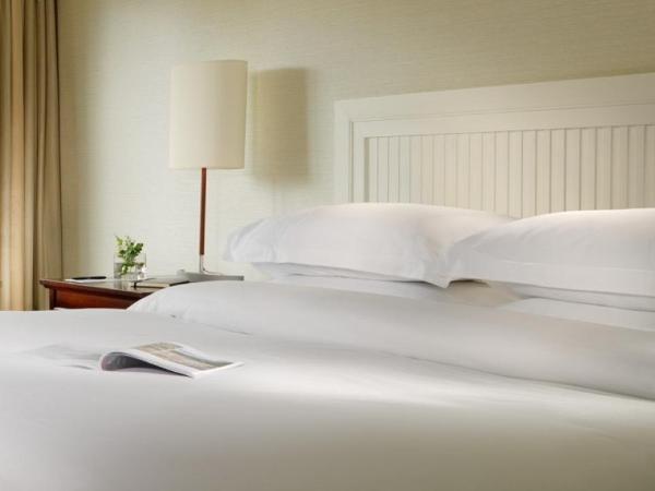 Herbert Park Hotel and Park Residence : photo 3 de la chambre chambre lit king-size avec balcon