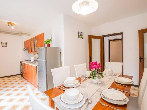 Family house with 2 apartments - Irma : photo 2 de la chambre appartement