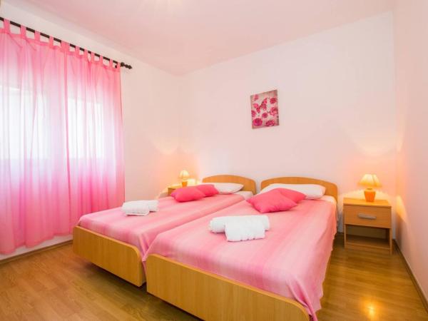 Family house with 2 apartments - Irma : photo 4 de la chambre appartement