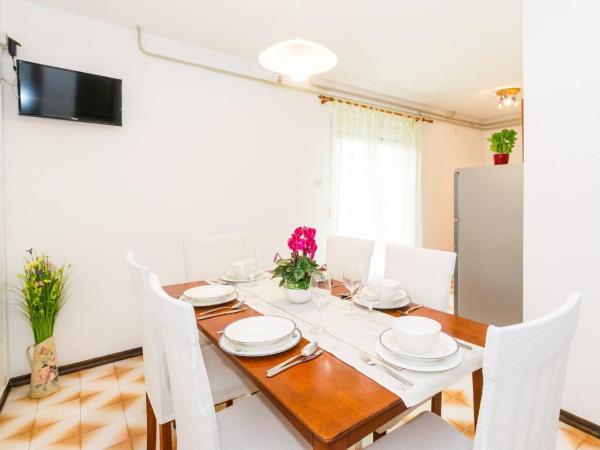 Family house with 2 apartments - Irma : photo 5 de la chambre appartement