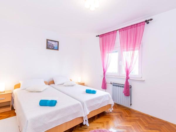 Family house with 2 apartments - Irma : photo 6 de la chambre appartement