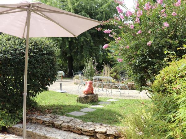 Les Charmes de Sarlat - Chambres d'Hotes : photo 6 de la chambre chambre double - vue sur jardin