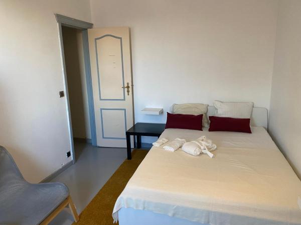 Fly City House Koekelberg : photo 2 de la chambre chambre double deluxe avec balcon