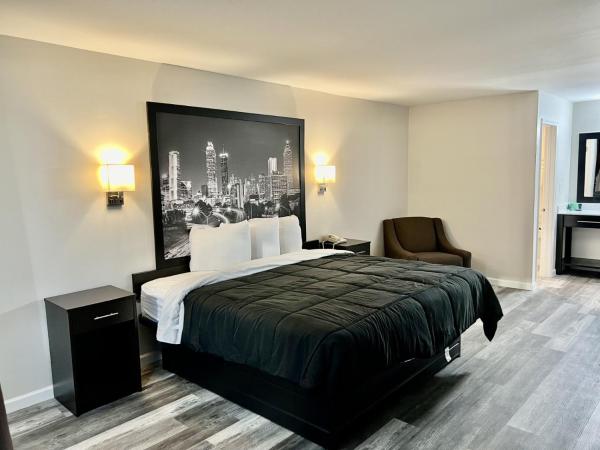 Super 8 by Wyndham College Park/Atlanta Airport West : photo 1 de la chambre chambre lit king-size deluxe - non-fumeurs