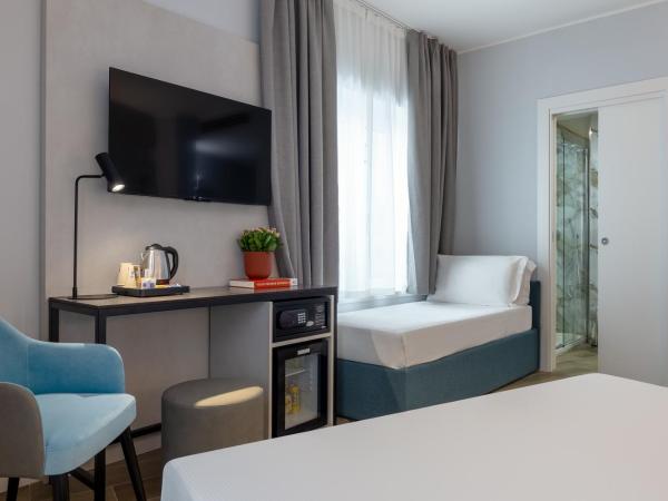 IH Hotels Milano Centrale : photo 2 de la chambre chambre double familiale