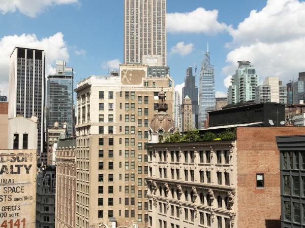 Broadway Plaza Hotel : photo 7 de la chambre suite gotham jr. lit king-size - terrasse