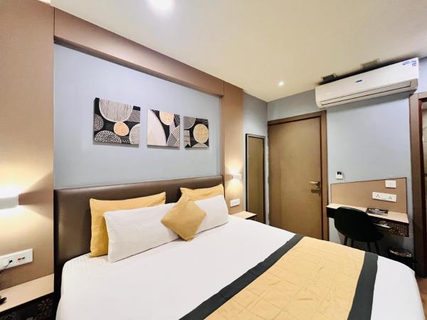 Western Blu : photo 3 de la chambre suite lit king-size avec balcon