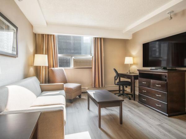 Coast Calgary Downtown Hotel & Suites by APA : photo 3 de la chambre suite 1 chambre lit king-size - côte