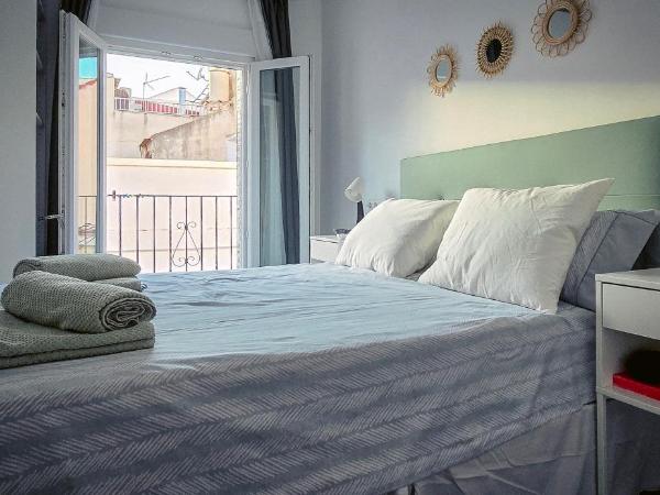 Málaga Central Stay Guest House : photo 7 de la chambre chambre double avec salle de bains privative extérieure