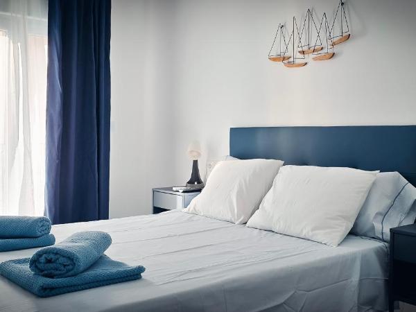 Málaga Central Stay Guest House : photo 7 de la chambre chambre double avec salle de bains privative extérieure