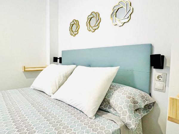 Málaga Central Stay Guest House : photo 7 de la chambre chambre double avec salle de bains privative