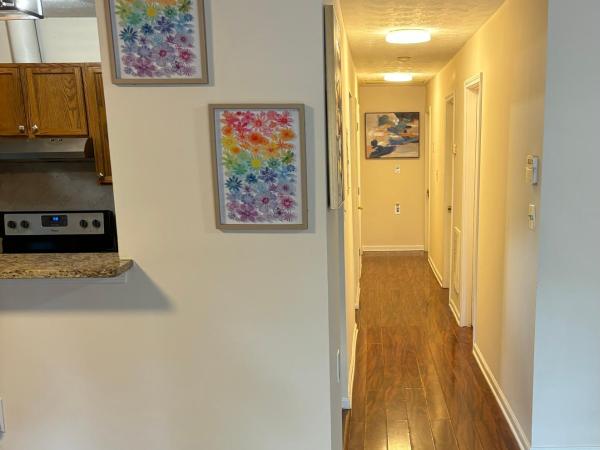 Atlanta Quiet Charming Private Room 2 : photo 1 de la chambre chambre lit queen-size avec salle de bains commune