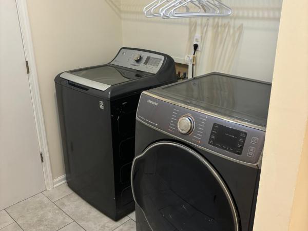 Atlanta Quiet Charming Private Room 2 : photo 5 de la chambre chambre lit queen-size avec salle de bains commune