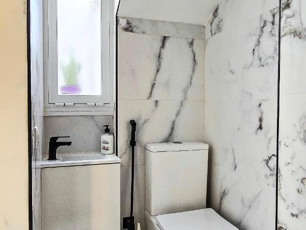 Málaga Central Stay Guest House : photo 10 de la chambre chambre double avec salle de bains privative