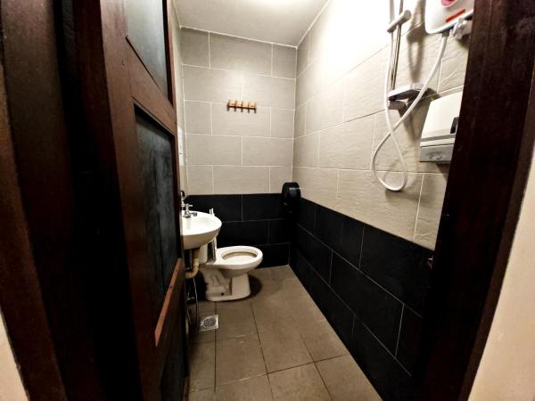 The Cottage Stay - self check-in : photo 4 de la chambre chambre double avec salle de bains privative