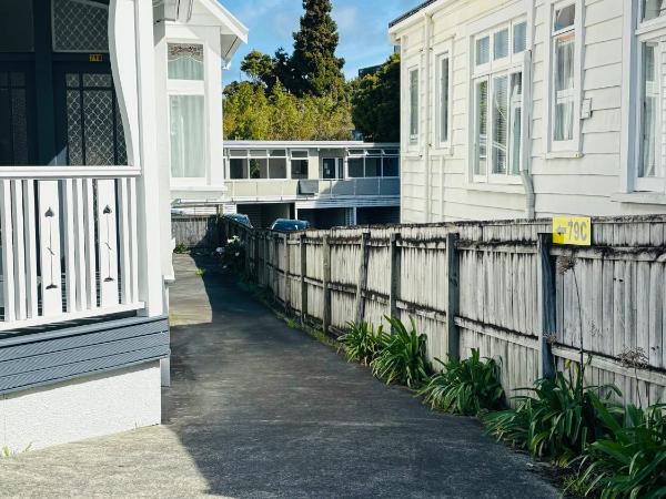 Newmarket Cozy-home : photo 7 de la chambre chambre double avec patio
