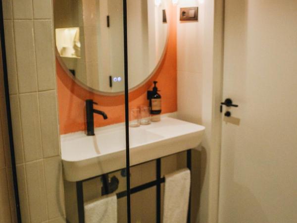 Tribu Malasaña : photo 3 de la chambre chambre double ou lits jumeaux deluxe supérieure