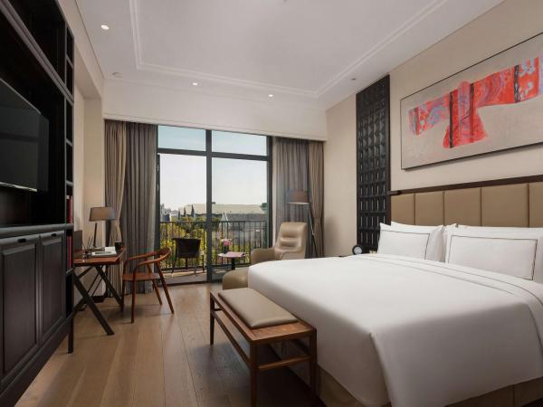 Doubletree By Hilton Shanghai Hongqiao : photo 2 de la chambre chambre king de luxe avec terrasse