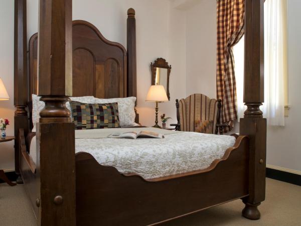 Rachael's Dowry Bed and Breakfast : photo 5 de la chambre suite lit queen-size avec balcon