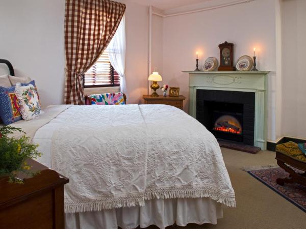 Rachael's Dowry Bed and Breakfast : photo 1 de la chambre suite lit queen-size avec balcon