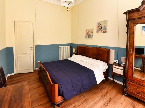 Hotel Suisse : photo 2 de la chambre chambre double avec salle de bains commune